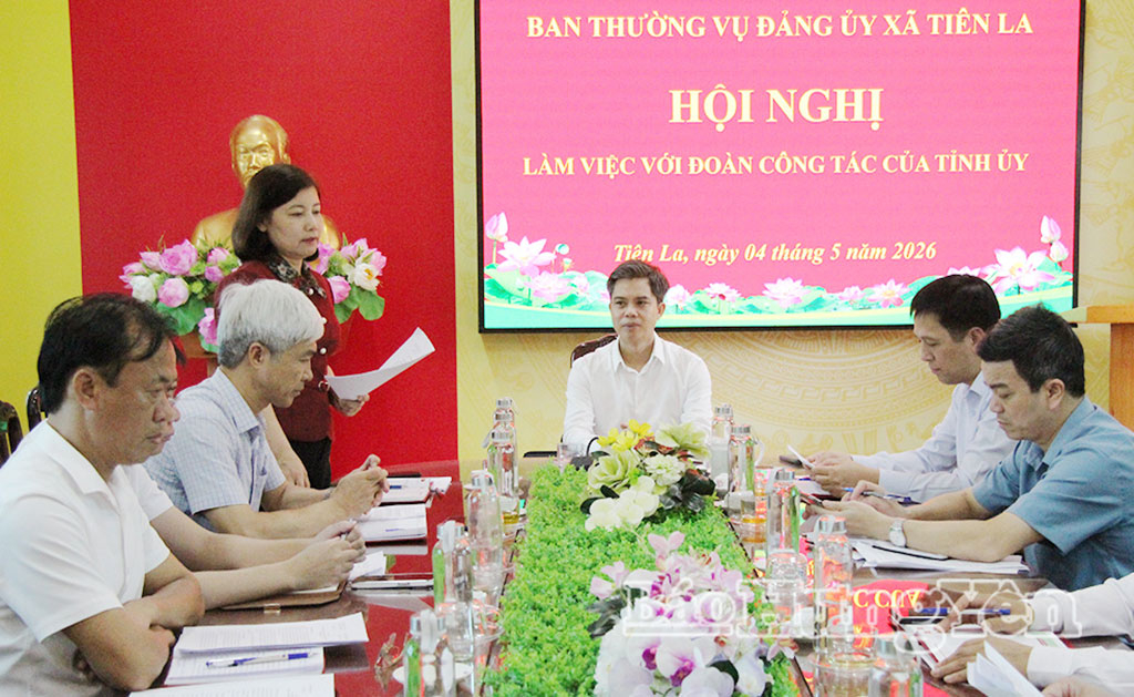 Đồng chí Trưởng ban Tuyên giáo và Dân vận Tỉnh ủy Nguyễn Văn Chiến làm việc tại xã Tiên La
