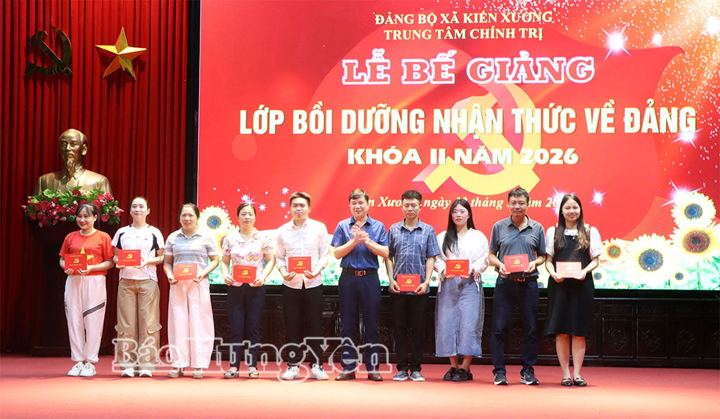 Trung tâm Chính trị xã Kiến Xương: Bồi dưỡng nhận thức về Đảng cho 181 quần chúng ưu tú