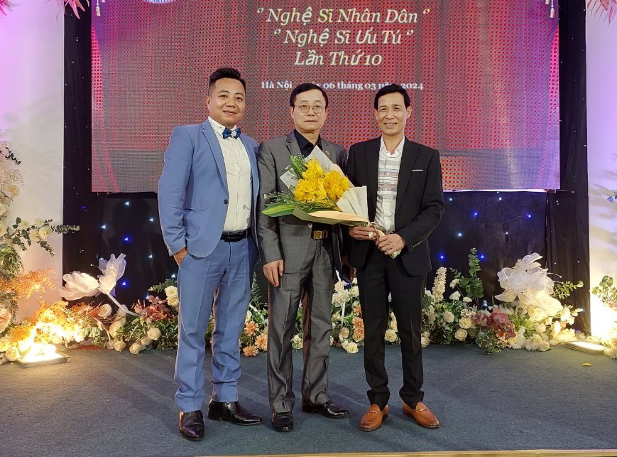 Hưng Yên: 3 nghệ sĩ được Chủ tịch nước phong tặng danh hiệu vinh dự Nhà nước Nghệ sĩ Nhân dân, Nghệ sĩ Ưu tú