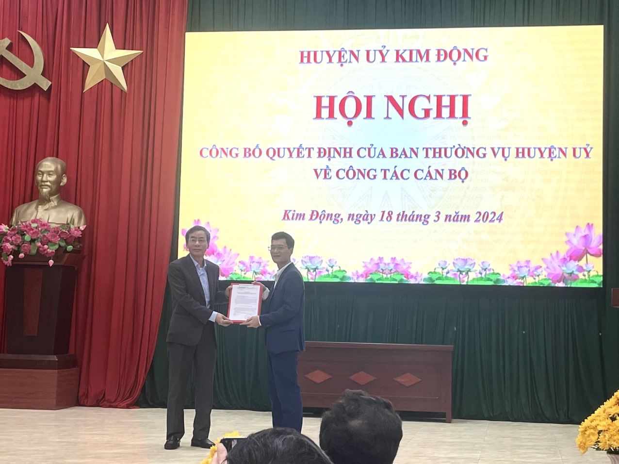 Hội nghị công bố Quyết định về công tác cán bộ xã Hùng An