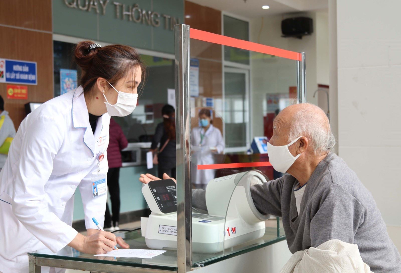 Miễn viện phí: Lộ trình vì dân