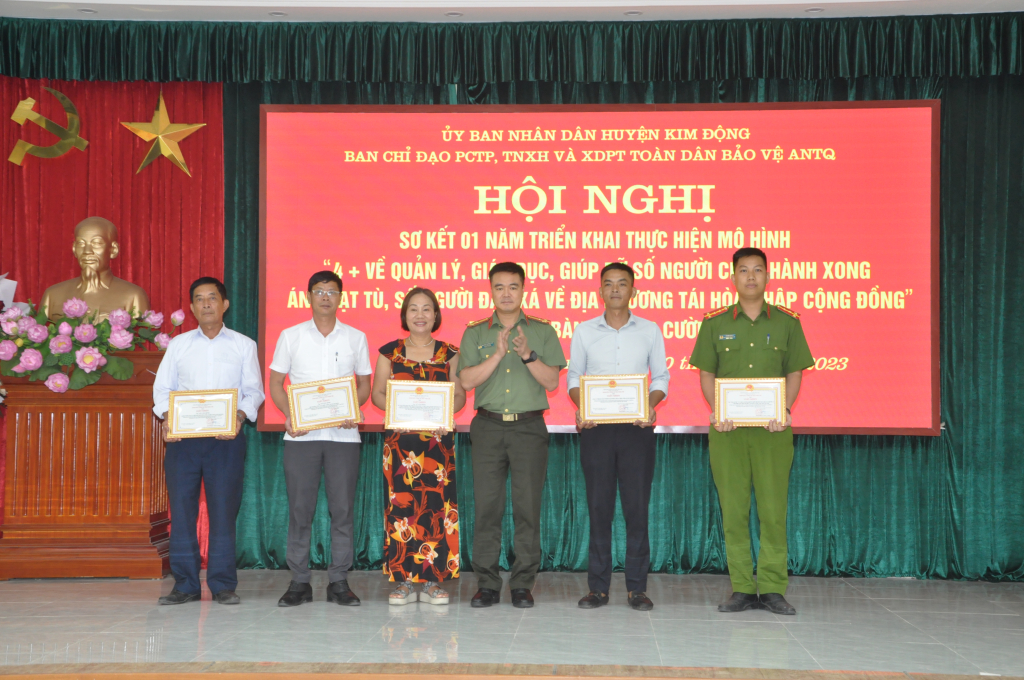 Chi bộ thôn Đống Lương thực hiện có hiệu quả việc học tập  và làm theo tư tưởng, đạo đức, phong cách Hồ Chí Minh