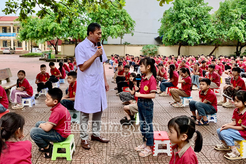 Hơn 600 học sinh Trường Tiểu học thị trấn Vương được tuyên truyền về phòng, chống đuối nước và tai nạn thương tích