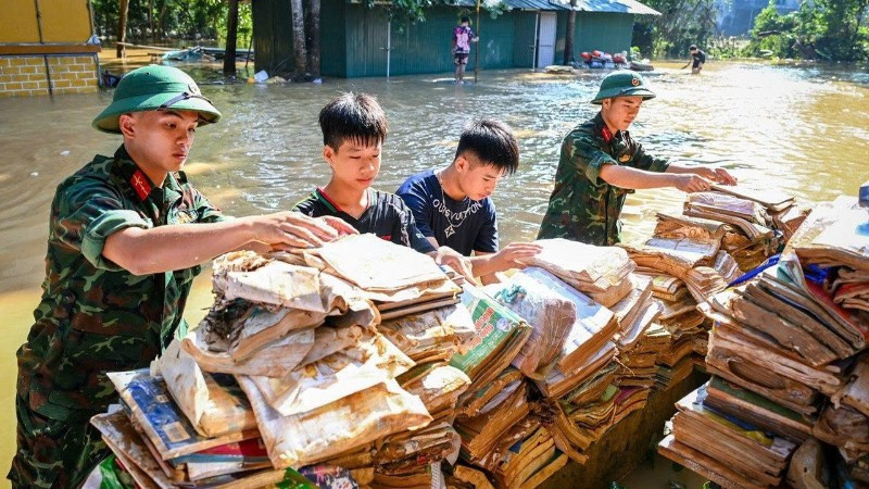 Sẻ chia với đồng bào vùng lũ lụt
