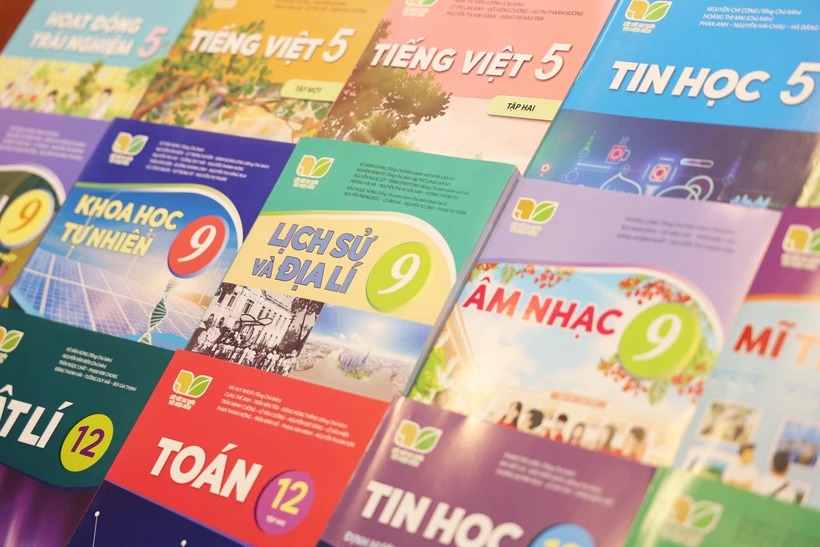 Định giá trần sách giáo khoa: Tính đúng, tính đủ và hài hoà lợi ích các bên