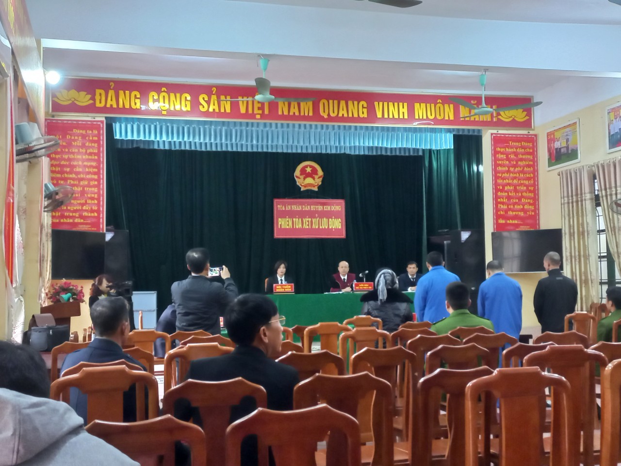 Tòa án nhân dân huyện Kim Động xét xử phiên tòa lưu động