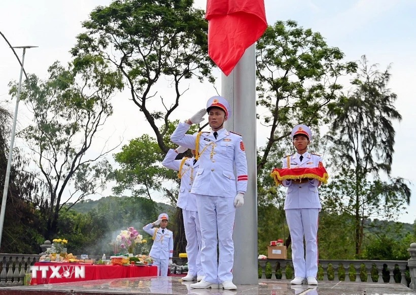 Vùng biên giới và hải đảo Quảng Ninh tổ chức nghi lễ chào cờ đầu Năm mới 2025