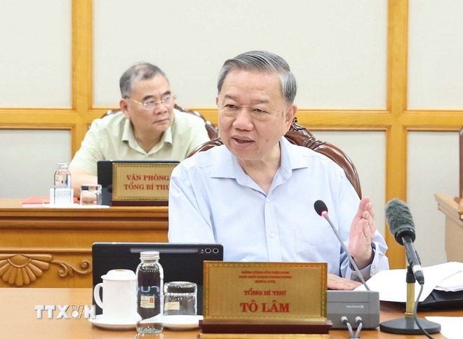 Bộ Chính trị họp về tiến độ sắp xếp tổ chức bộ máy và đơn vị hành chính