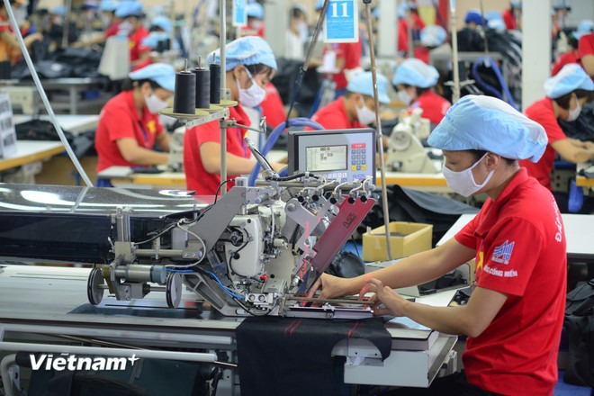 Vượt qua “đối thủ,” xuất khẩu dệt may Việt Nam vươn lên vị trí thứ 2 thế giới