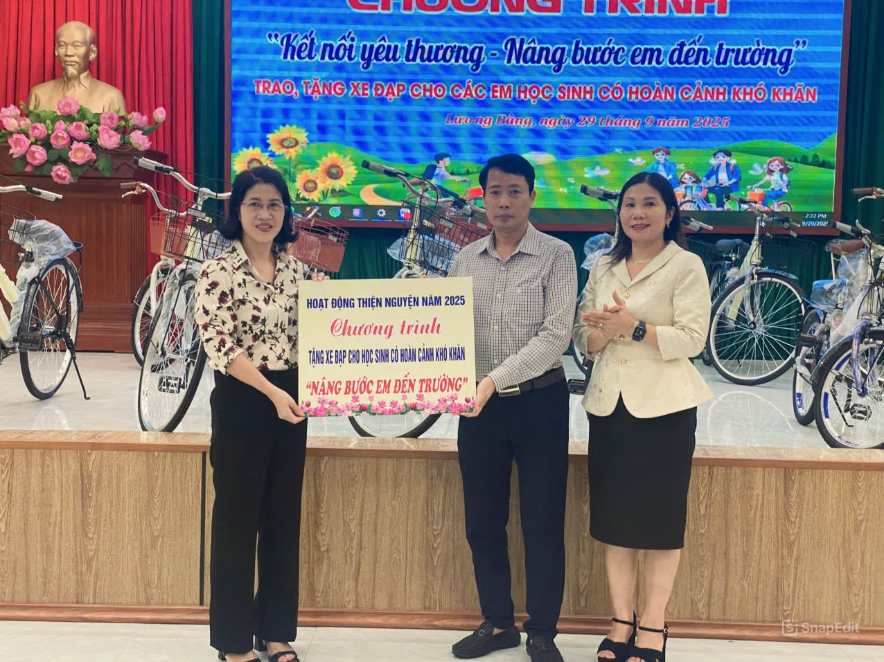Xã Lương Bằng: “Kết nối yêu thương – Nâng bước em tới trường” gieo mầm những ước mơ xanh