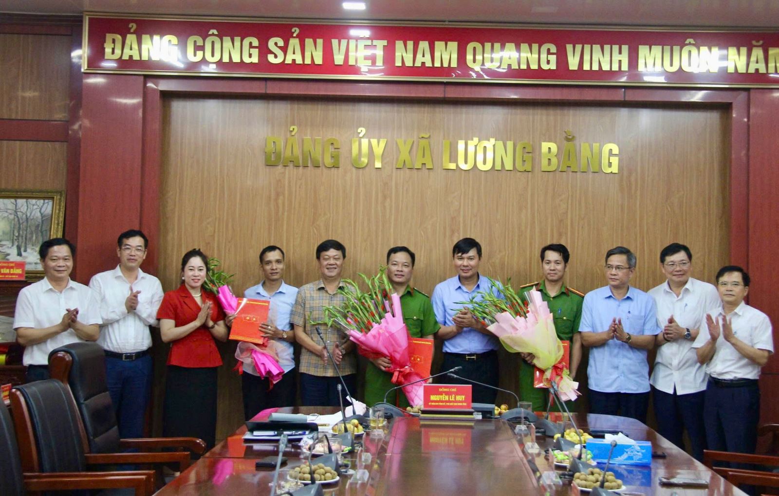 Lễ công bố Quyết định chỉ định bổ sung Ủy viên Ban Chấp hành, Uỷ viên Ban Thường vụ Đảng ủy xã Lương Bằng, nhiệm kỳ 2025 - 2030